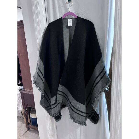 Woolrich Jackets & Blazers - Woolrich Women's One Size Blanket Shawl Wrap Black Gray Fringe Open Front Boho